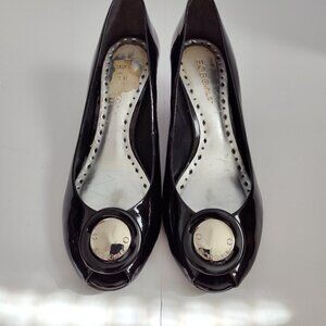 Ladies SZ 6-1/2B BCBG Black Patent Leather Pump